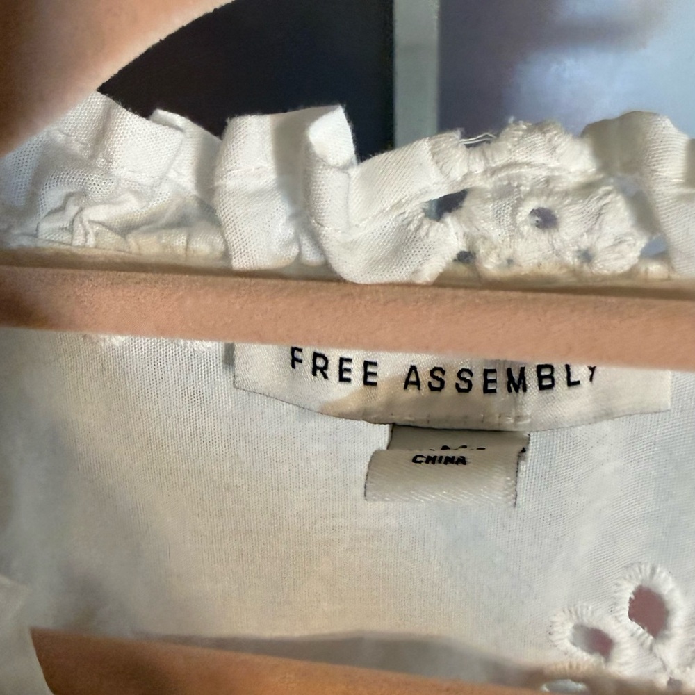 🤍 Free Assembly - Picture 3 of 7